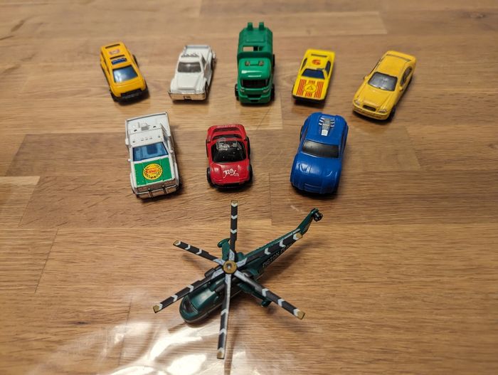 Lot 52 de 9 petites voitures - photo numéro 2