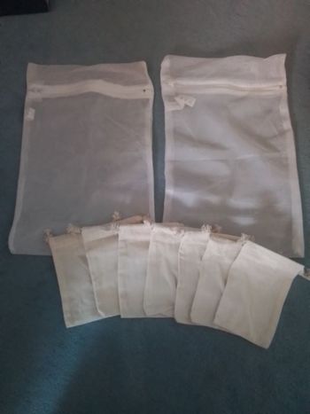 2filets à linge et 7 sachets en tissu