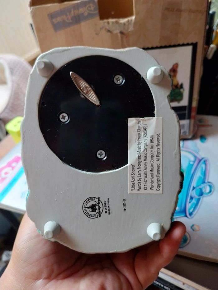 Snowglobe disney musical disneyland Paris bambi - photo numéro 4