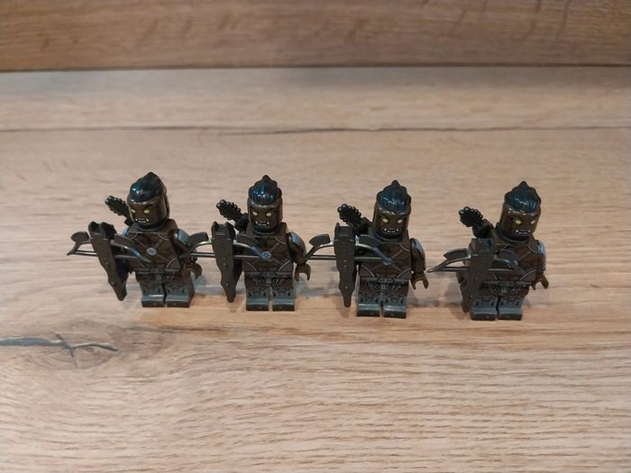 Figurines type lego 4 guerriers orcs seigneur des anneaux - photo numéro 5