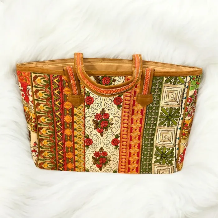 Magnifique sac à main tout en broderie - grande taille 40x30 cm - modèle unique