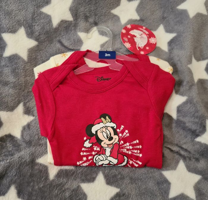 Lot de 2 Bodies Minnie Bébé Disney fille taille 3 mois