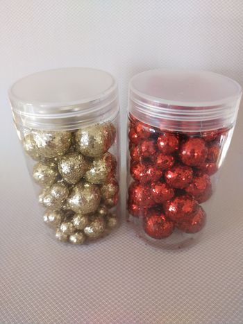 2 boites de boules de Noël