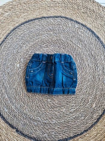 Jolie jupe en jean taille 1 mois