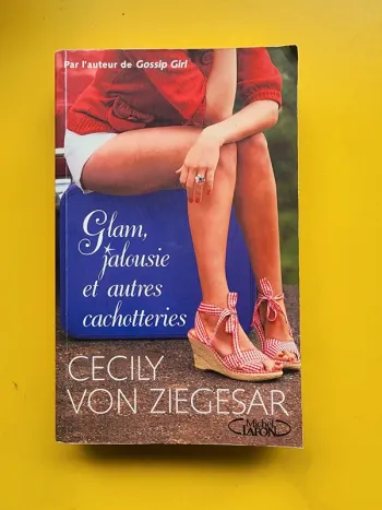 Livre broché "glam, jalousie et autres cachotteries" de Cecily Von Ziegesar