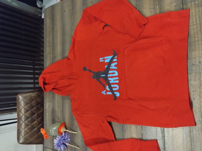 Sweat à capuche Jordan rouge garçon 12-13 ans – Très bon état - photo numéro 2