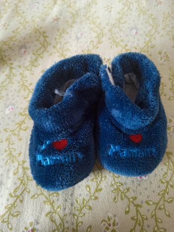 Lot 4 chaussons bébés