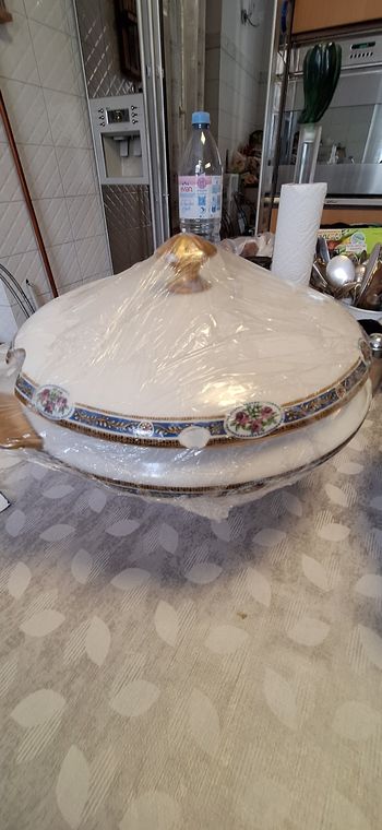 Soupière en porcelaine de Limoge avec son poinçons