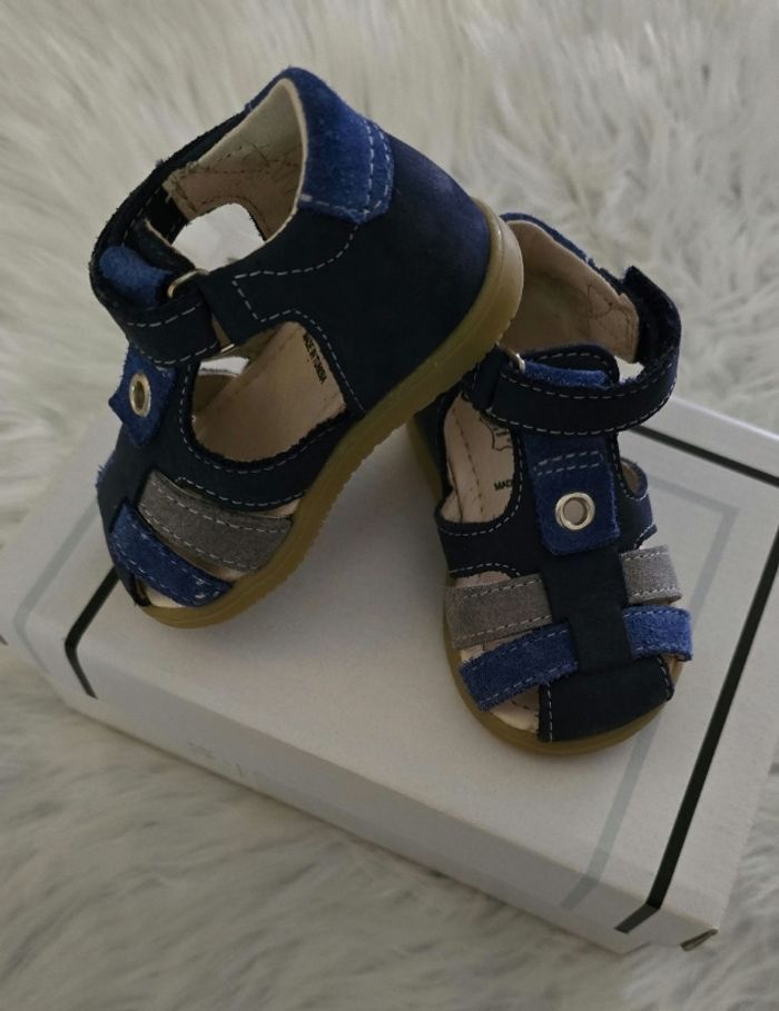 NEUVES !!! 🏷💙superbes sandales cuir bébé pointure 18 garçon 🔥🔥(prix ferme)💙 - photo numéro 5