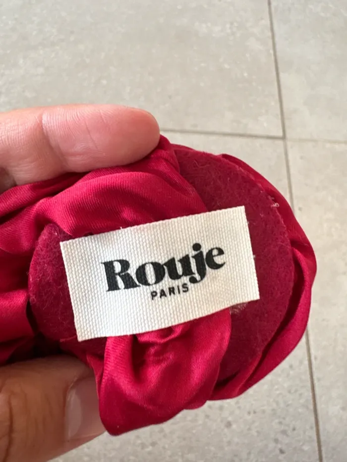 Chouchou Rouje Paris, rouge, très bon état, - photo numéro 2