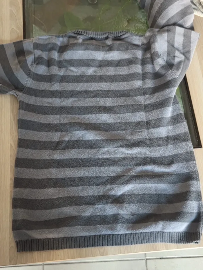 Pull avec bouloche 8ans - photo numéro 2