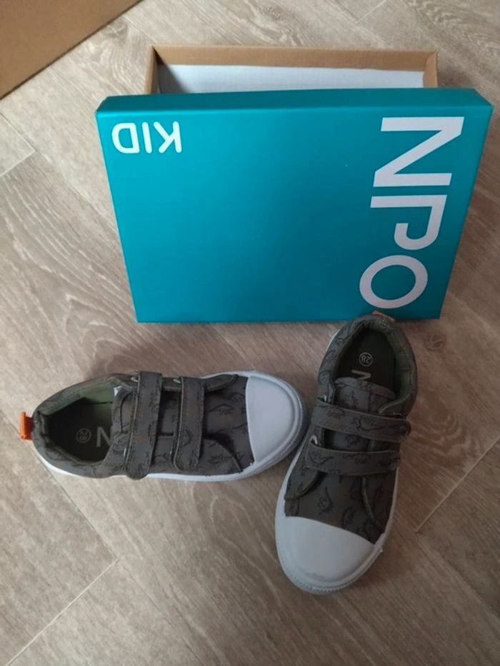 Baskets neuves garçon taille 28 - photo numéro 3