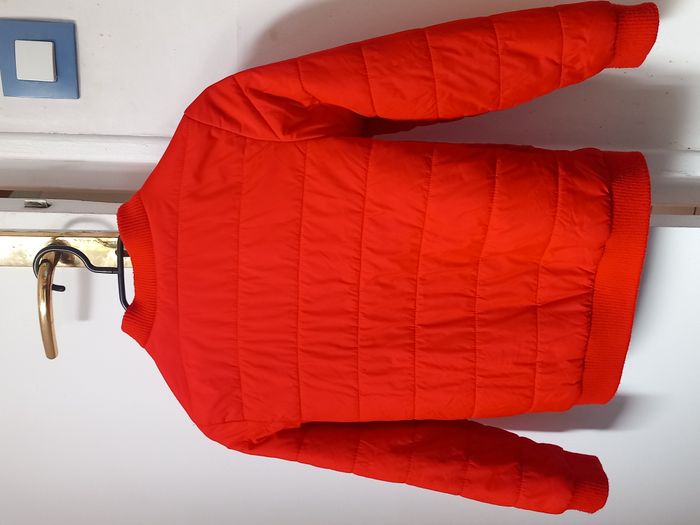 Blouson garçon rouge DISNEY PIXAR / CARS Taille 7/8 ans en bon état - photo numéro 2