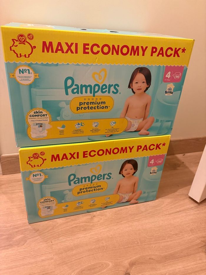 Couches Pampers x180