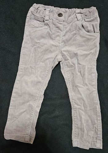 Pantalon gris en velours côtelé de la marque kid kanaï. Taille 24mois, 86cm