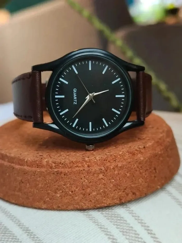 Montre noire et marron, cuir, style vintage, rétro - photo numéro 2