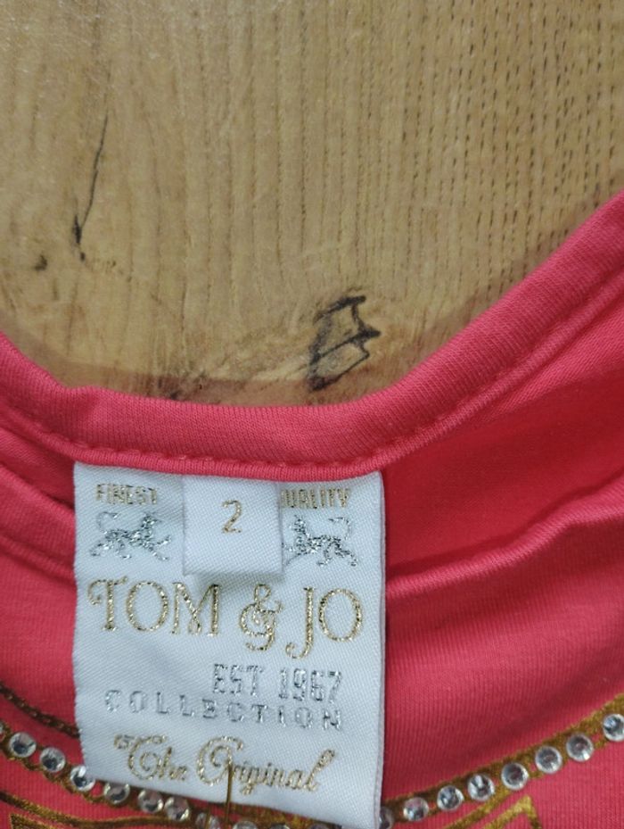 T-shirt girly neuf effet collier effet 3D avec perles , noeud 🎀, pendentif doré danseuse 2 ans - photo numéro 6