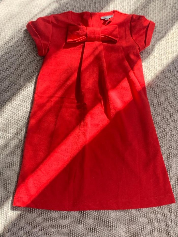 Robe rouge pour petite fille
