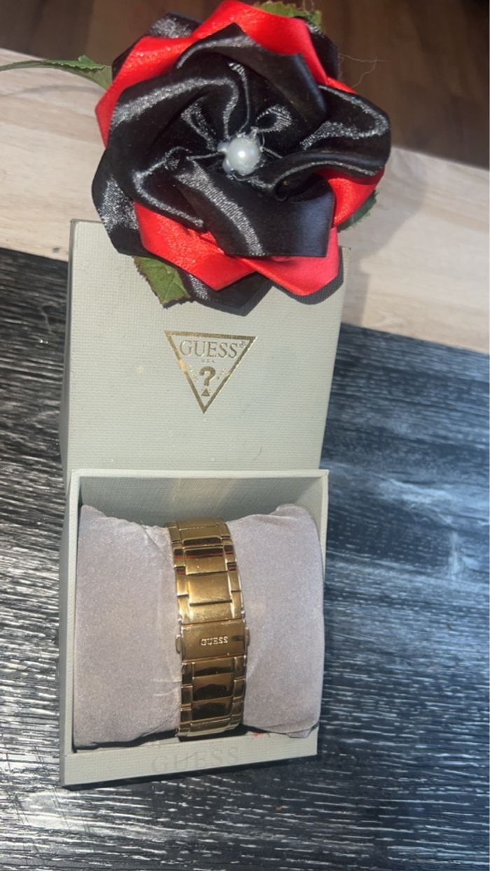 Montre guess - photo numéro 2