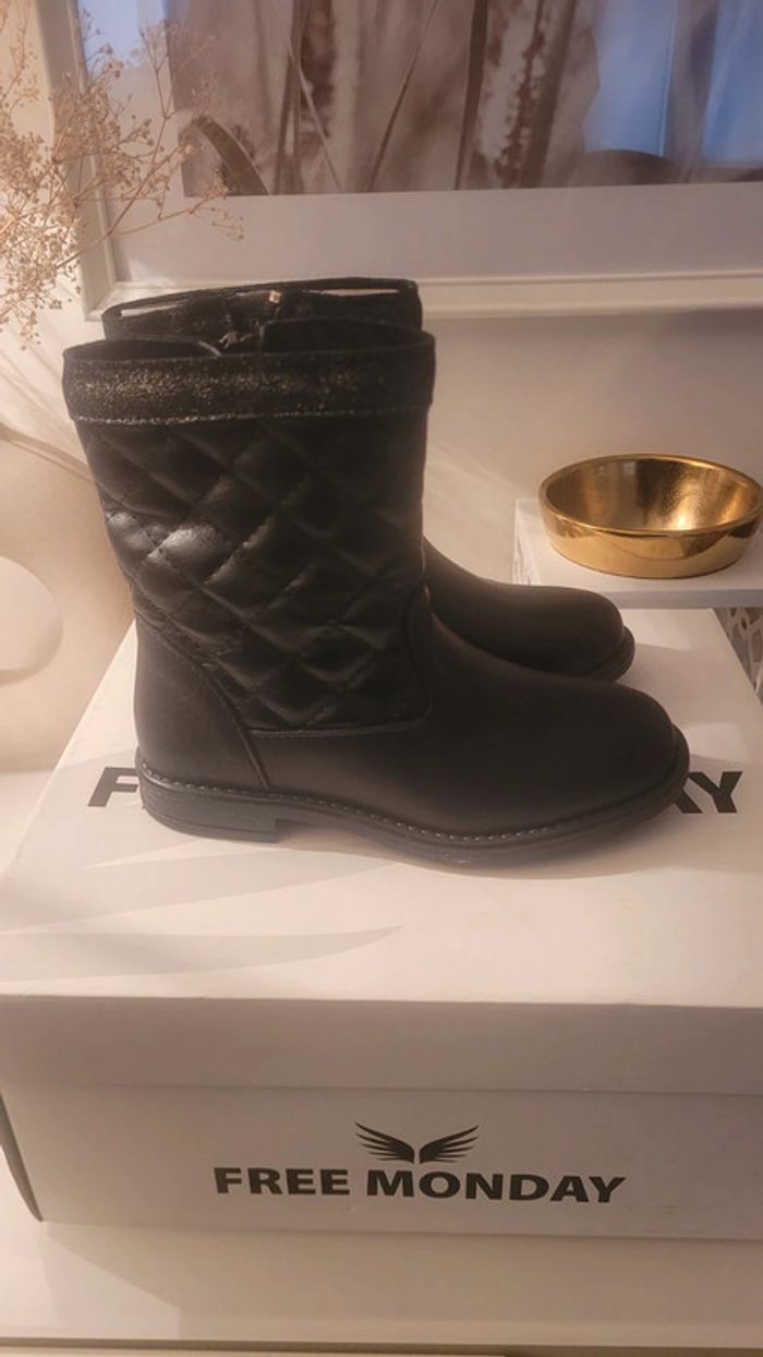Bottes neuves cuir taille 27 - photo numéro 4