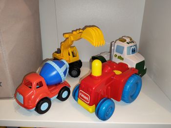 Lot de 4 véhicules jouets 