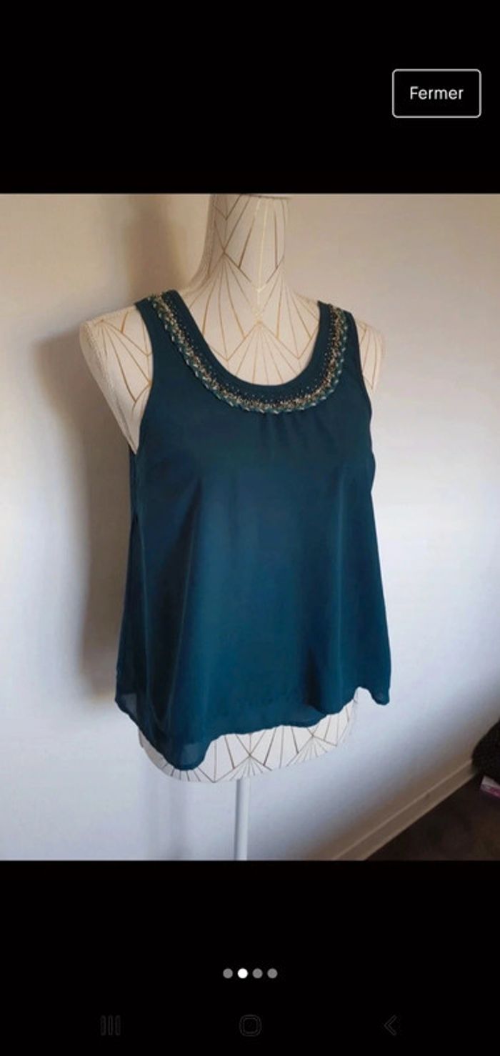 Top fluide avec détail col strass perles - photo numéro 2
