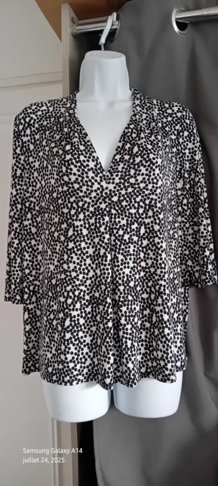 Blouse fluide manches 3/4 col V motif pois et fleurs en relief noir et blanc femme L cache cache - photo numéro 12