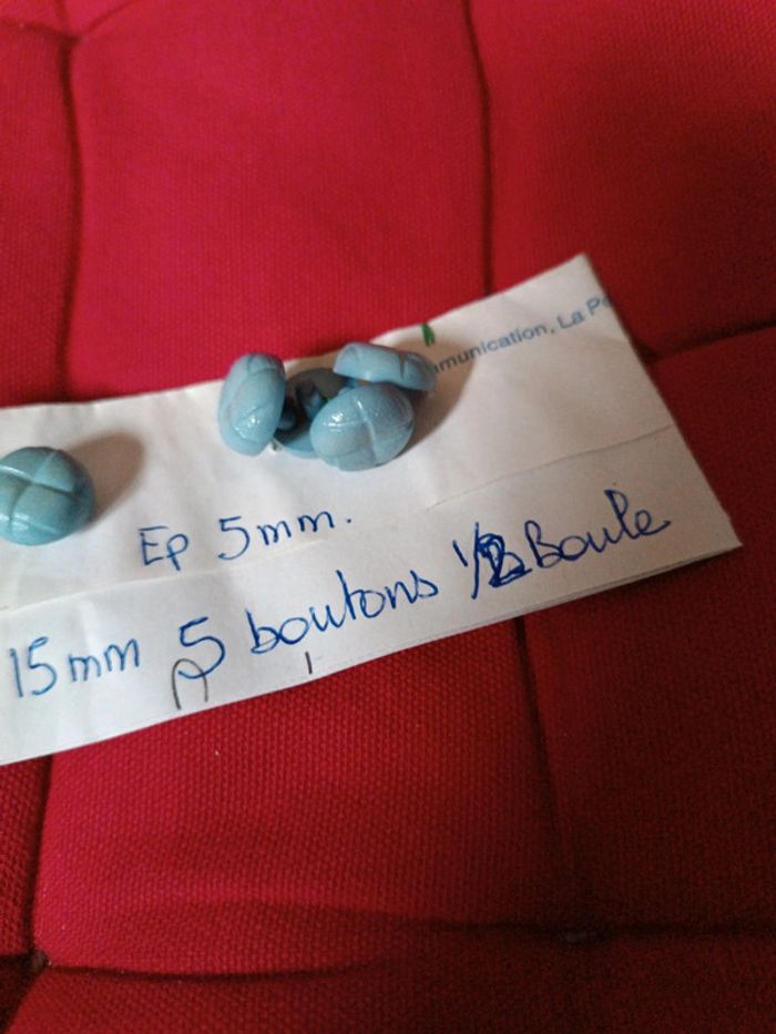 Lot 5 boutons 1/2 boule bleu clair - photo numéro 4
