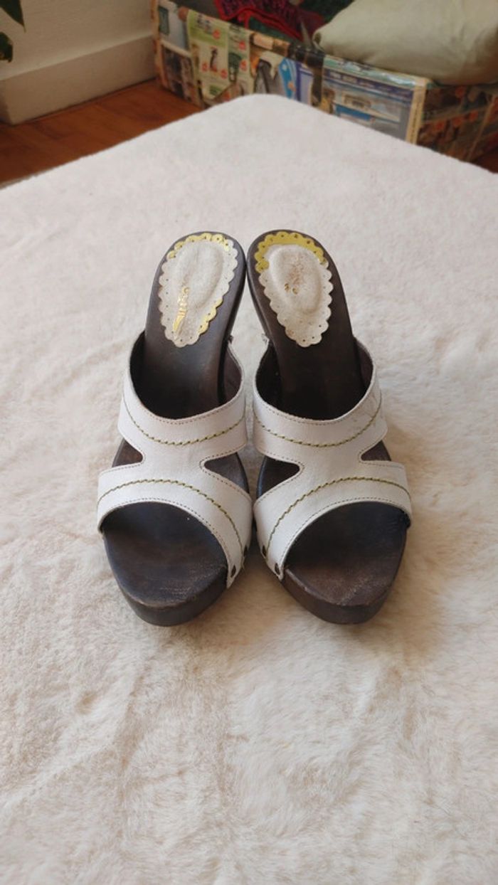 Magnifique mule escarpins vintage ouverts en cuir et bois talon fine transparente - photo numéro 12