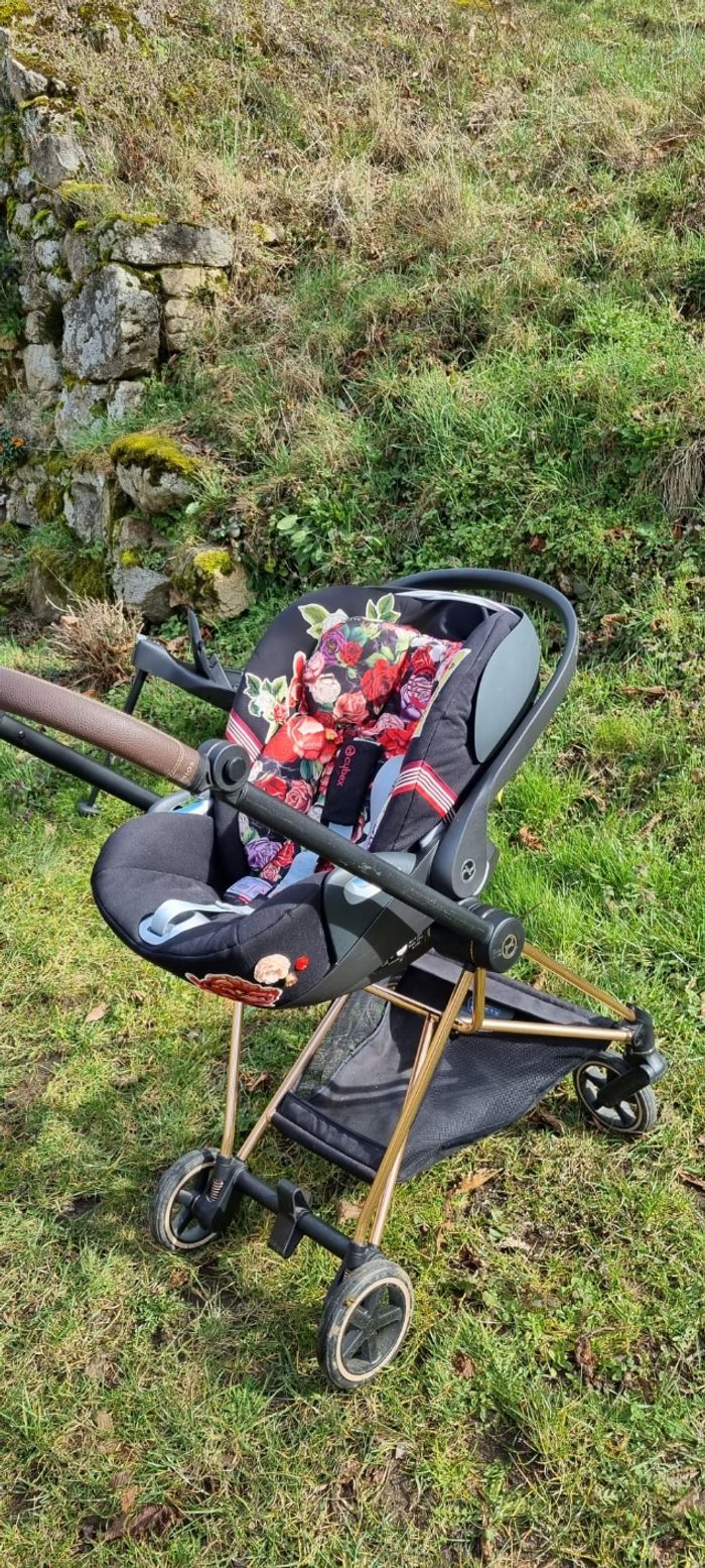 Ensemble Poussette Mios et Cloud Z avec base isofixe, rose gold et finition spring blossom black - photo numéro 2