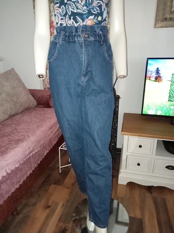 Jean Mom/ baggy bleu état neuf porté une fois taille Xs