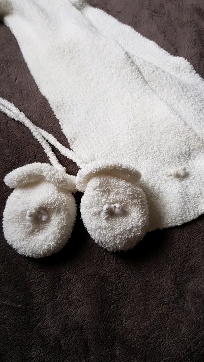 Ensemble écharpe et moufles bébé fille