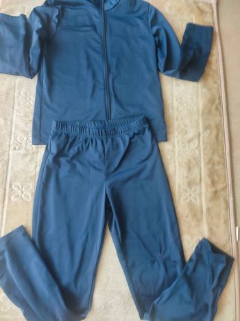 Survêtement enfant de sport taille 10/11 ans