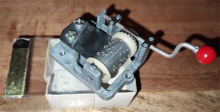 Boîte à musique Petit Papa Noel - photo numéro 2