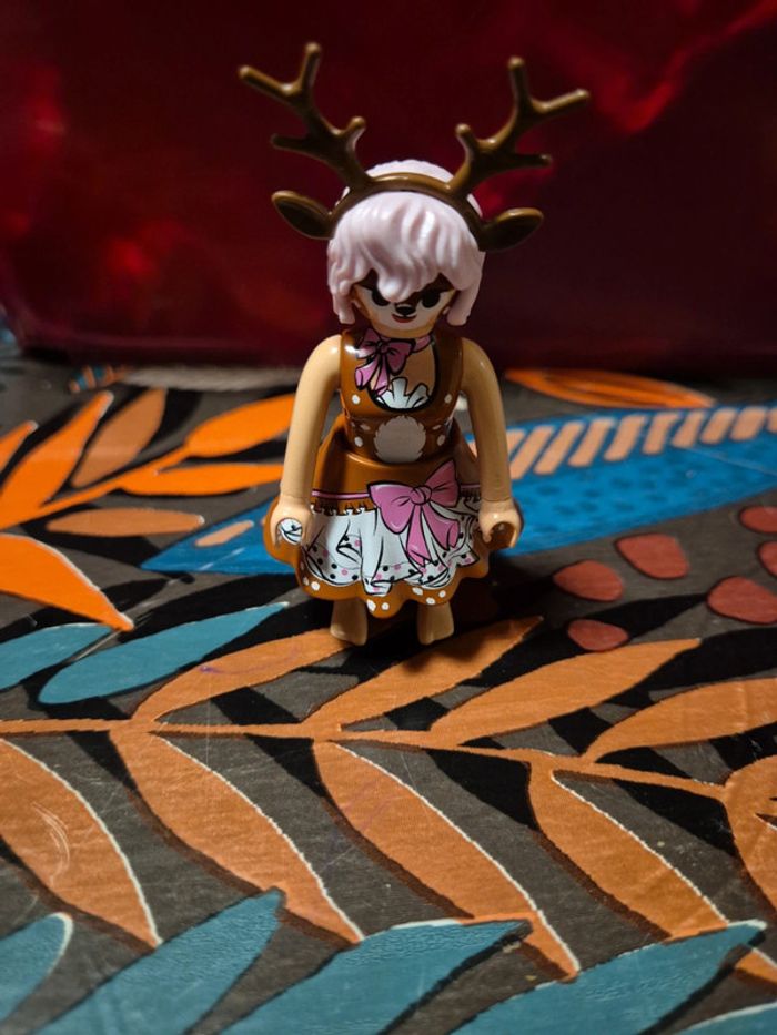 Playmobil femme déguisé en cerf