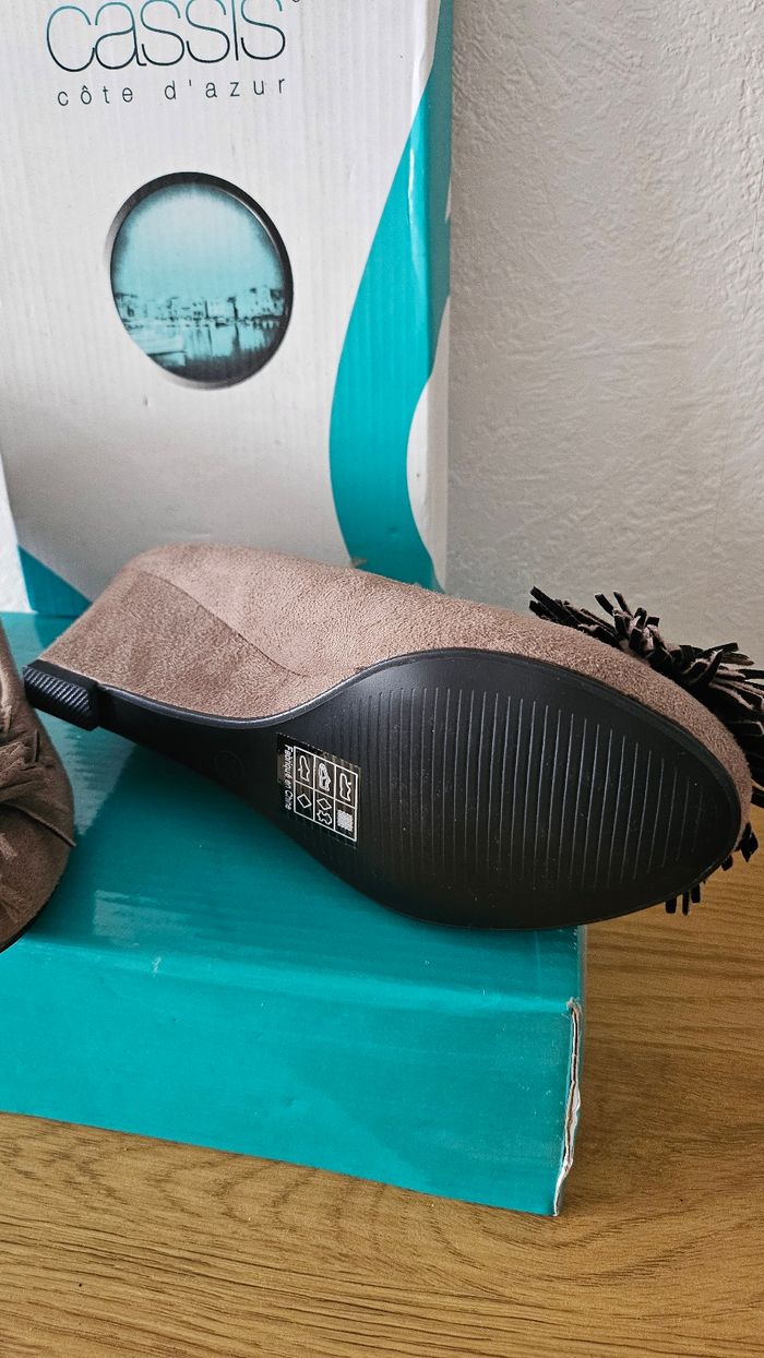 Belles chaussures neuves talons compensés pointure 35 - photo numéro 3