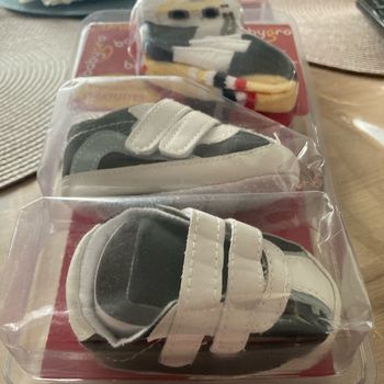 Basket et chaussettes bébé taille 17/18