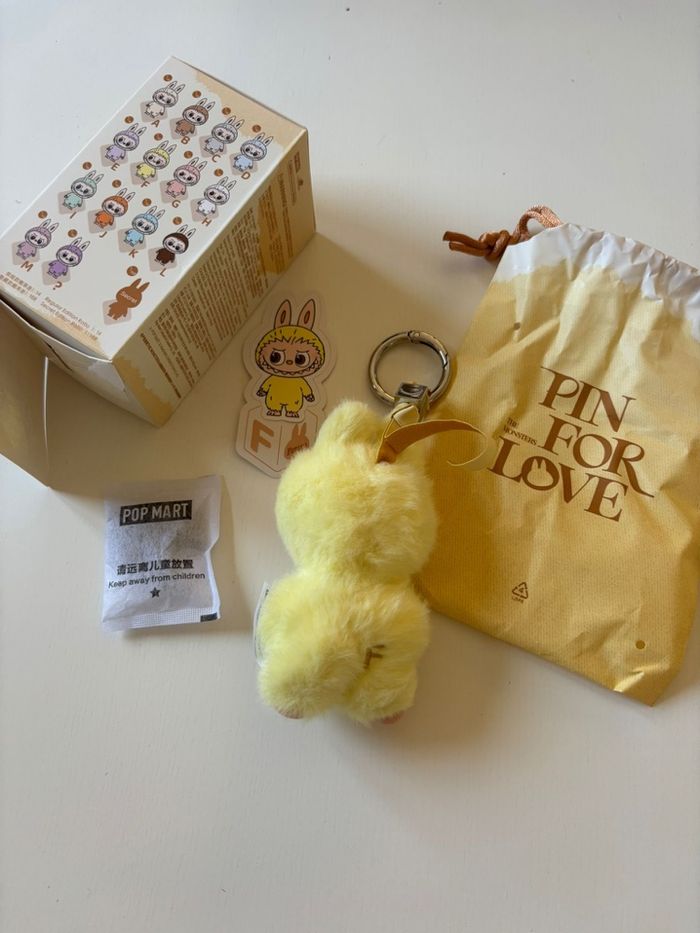 PopMart Labubu The Monsters Pin For Love « F » - photo numéro 2