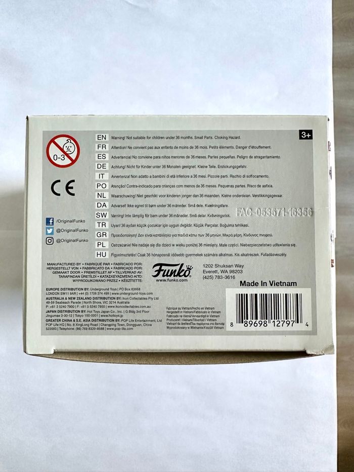 Figurine Funko Pop Belle (castle grounds) numéro 250 Beauty and The Beast Disney - photo numéro 6