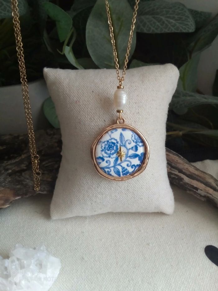 Collier faïence bleue et blanche et perle de culture d'eau douce naturelles