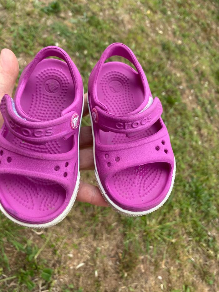 Sandales crocs rose fuschia c5 ou 22