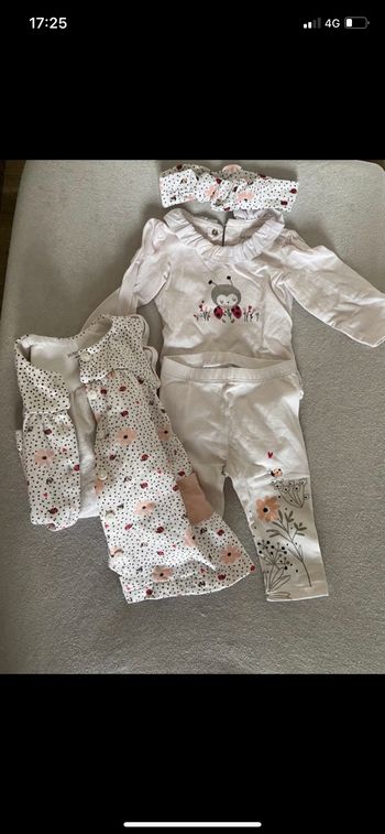 Ensemble 4 pieces bébé fille