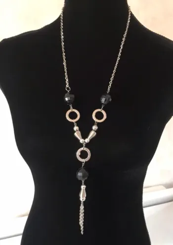 Collier noir et argenté