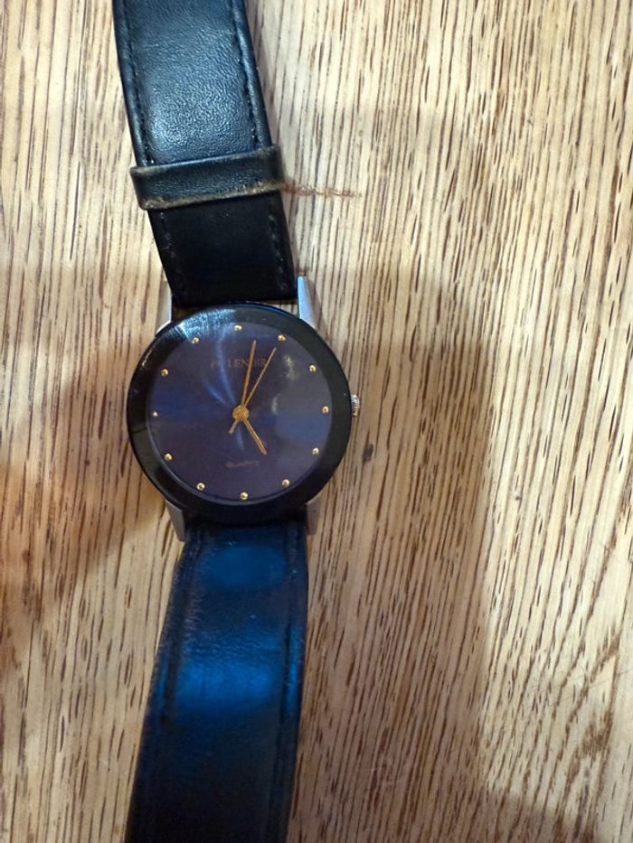 Deux montres fond noir - photo numéro 7