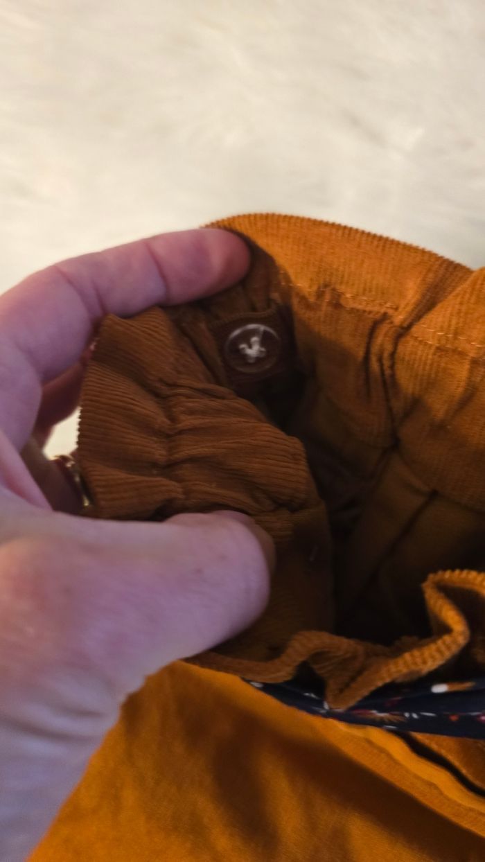 Neuf (non porté)🏷🥰🤩 superbe  short velours 10 ans fille 😍🤩 - photo numéro 6