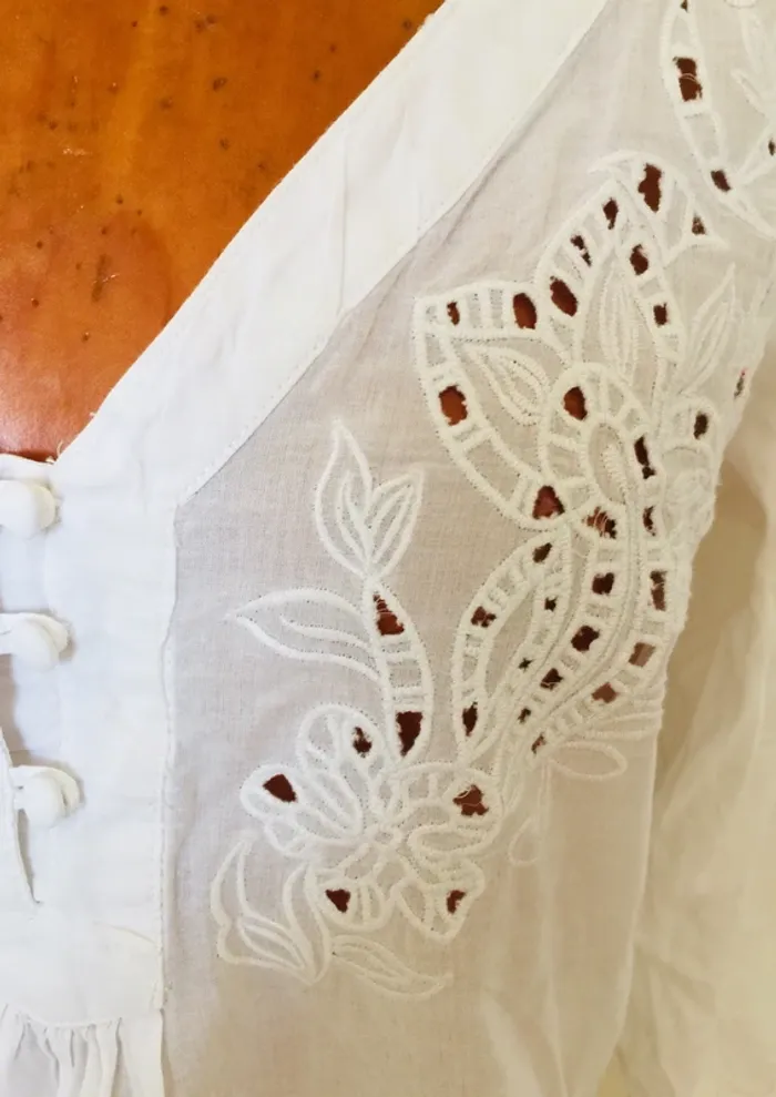 Blouse blanche ajourée - photo numéro 3
