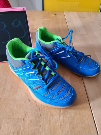 Chaussures kipsta décathlon taille 39 neuves