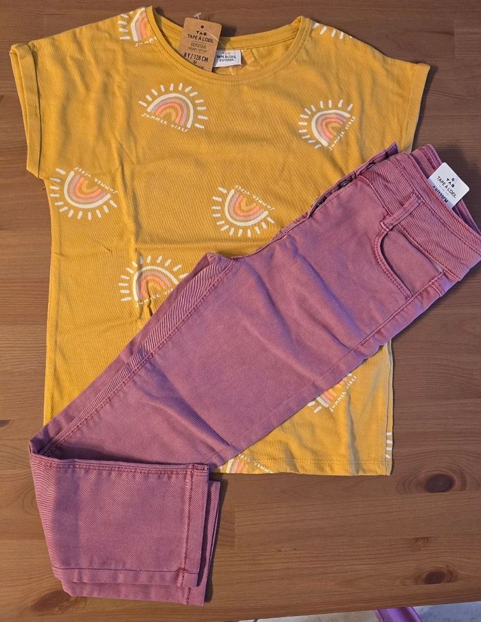 Neufs (non portés) 🏷😍🤩🥰🩷ensemble teeshirt mc et pantacourt en jeans 8 ans fille 😍🥰🩷 - photo numéro 2