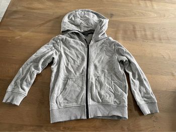 Gilet à capuche kiabi gris 6 ans