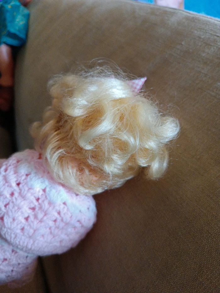 Poupée doll ari ancienne blonde blond hair cheveux bouclé yeux bleu blue tricot vichy rose pink - photo numéro 7